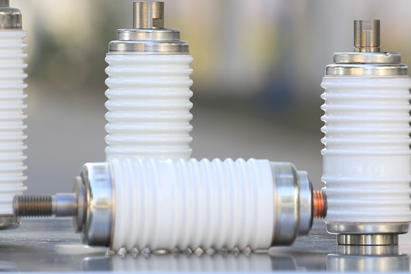 怎樣解決真空滅弧室的漏氣問題？